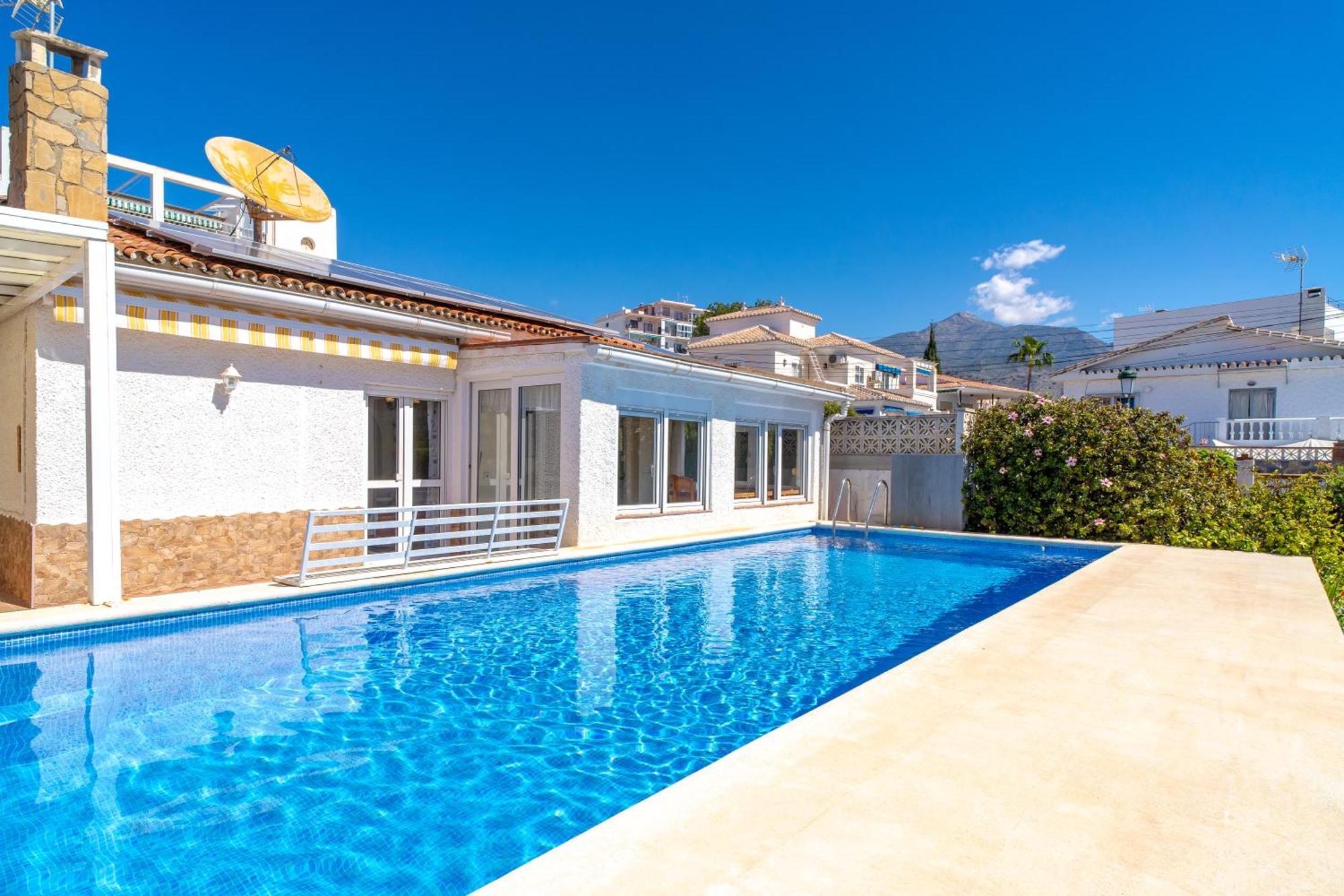 Villa Sevilla Casasol Nerja Exterior foto
